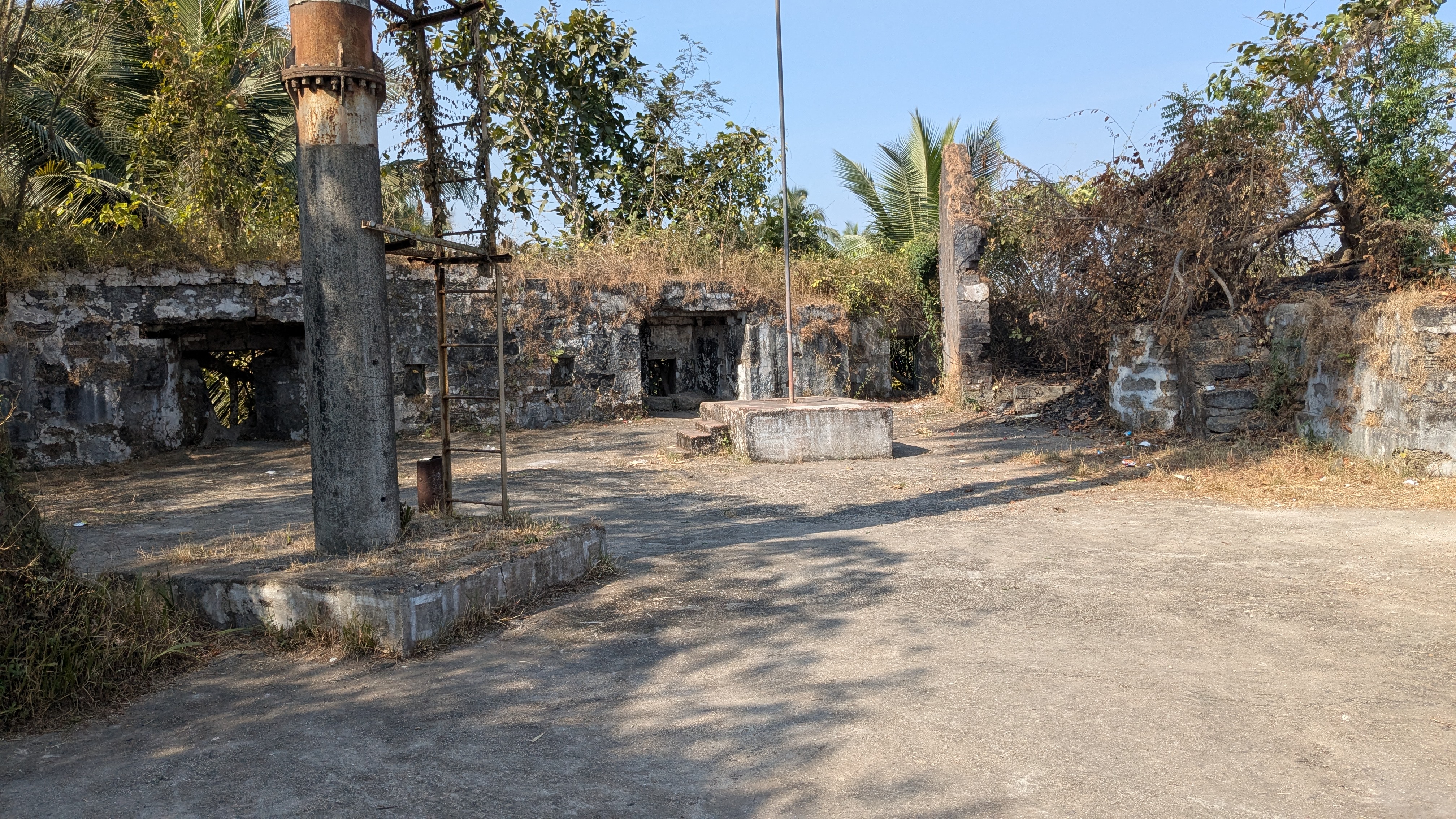 Bastion, top, Tarapur Fort